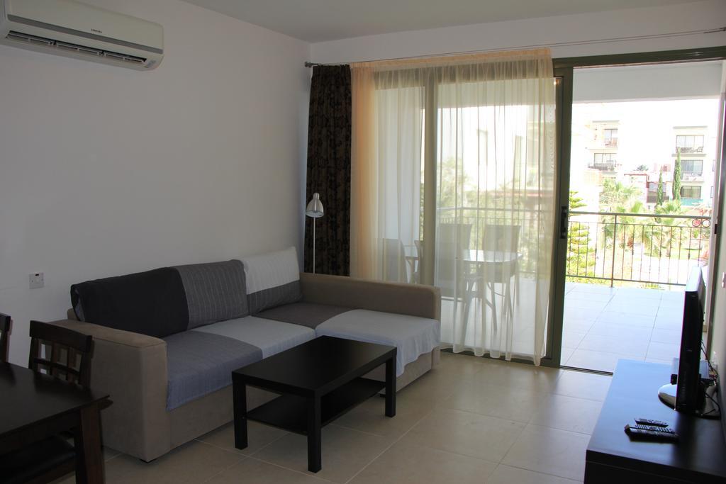 Danaos Pool View Apartment Paphos Exterior photo