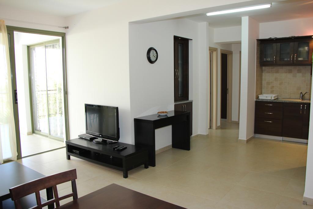 Danaos Pool View Apartment Paphos Exterior photo